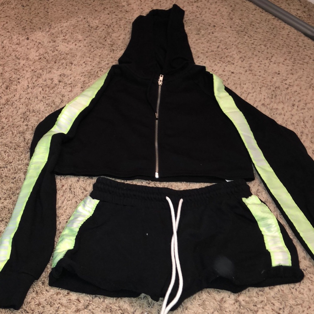 Forever 21 women’s jogging set